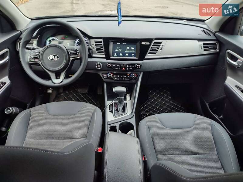 Внедорожник / Кроссовер Kia Niro 2017 в Черкассах