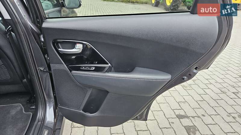 Внедорожник / Кроссовер Kia Niro 2020 в Радомышле