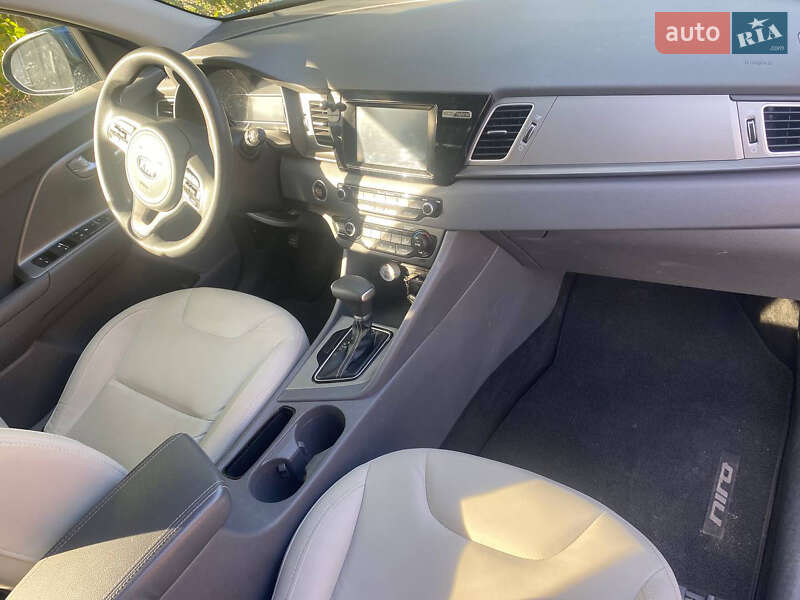 Внедорожник / Кроссовер Kia Niro 2017 в Умани
