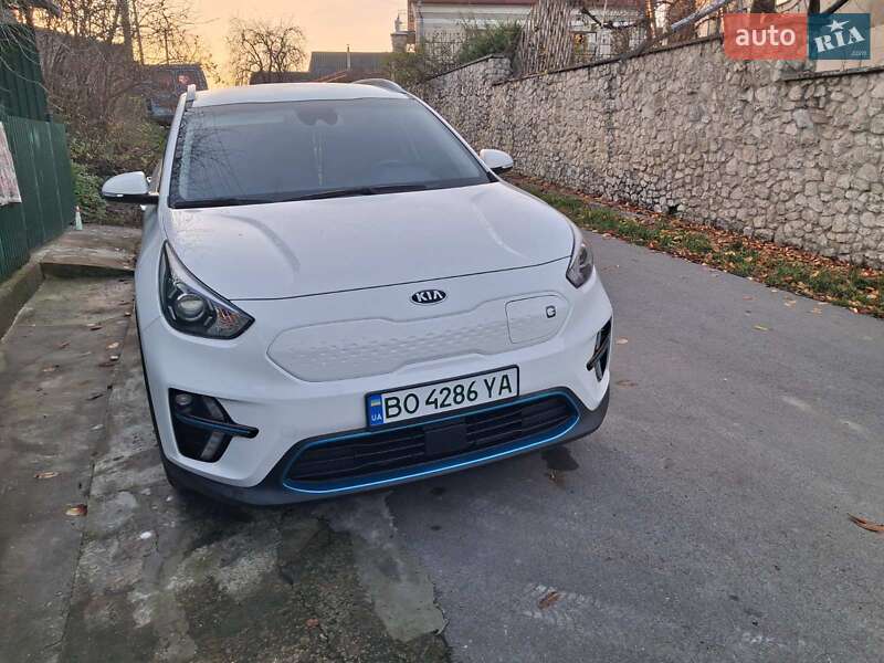 Позашляховик / Кросовер Kia Niro 2021 в Тернополі фото 3 Позашляховик / Кросовер Kia Niro 2021 в Тернополі