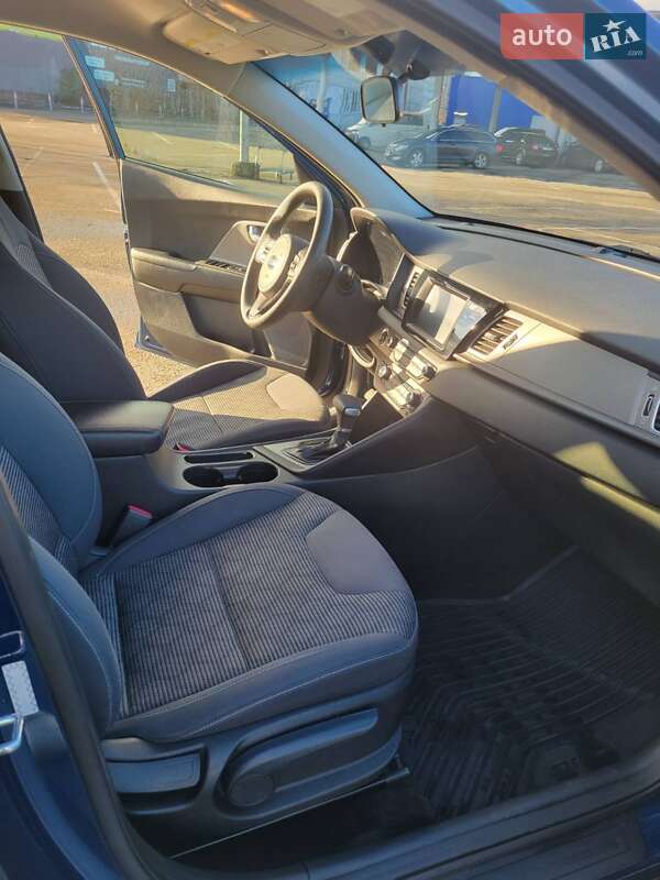 Внедорожник / Кроссовер Kia Niro 2017 в Ивано-Франковске