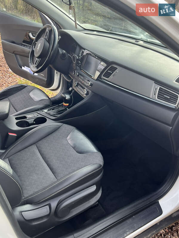 Позашляховик / Кросовер Kia Niro 2017 в Житомирі