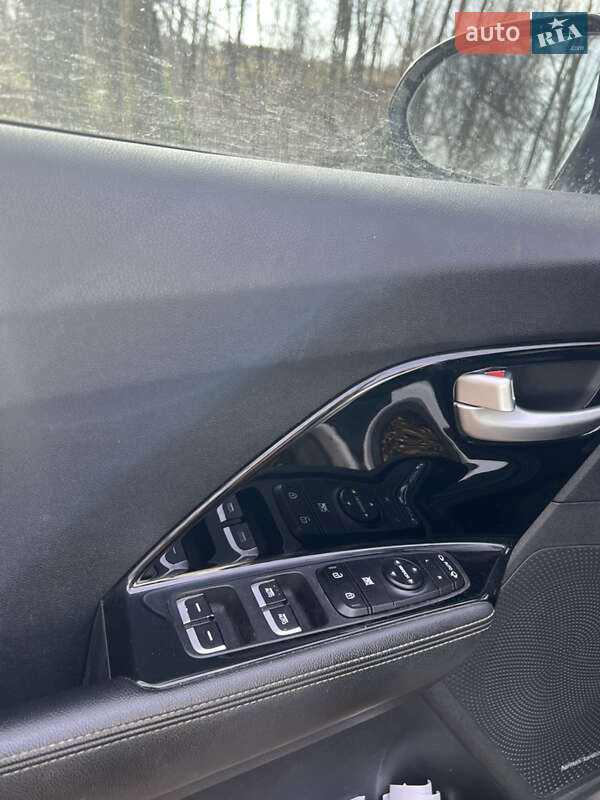 Позашляховик / Кросовер Kia Niro 2017 в Житомирі