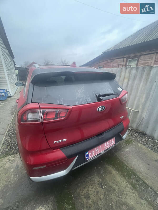 Внедорожник / Кроссовер Kia Niro 2017 в Чернигове