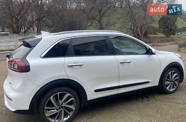 Внедорожник / Кроссовер Kia Niro 2017 в Чернигове