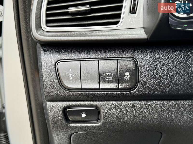 Внедорожник / Кроссовер Kia Niro 2017 в Одессе