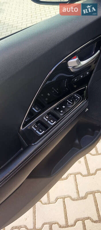 Внедорожник / Кроссовер Kia Niro 2019 в Дрогобыче