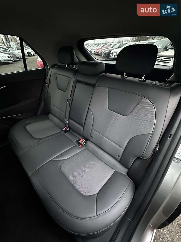 Внедорожник / Кроссовер Kia Niro 2024 в Белогородке