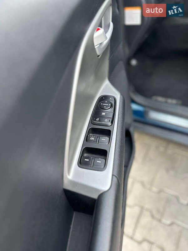 Внедорожник / Кроссовер Kia Niro 2018 в Одессе фото 25 Внедорожник / Кроссовер Kia Niro 2018 в Одессе