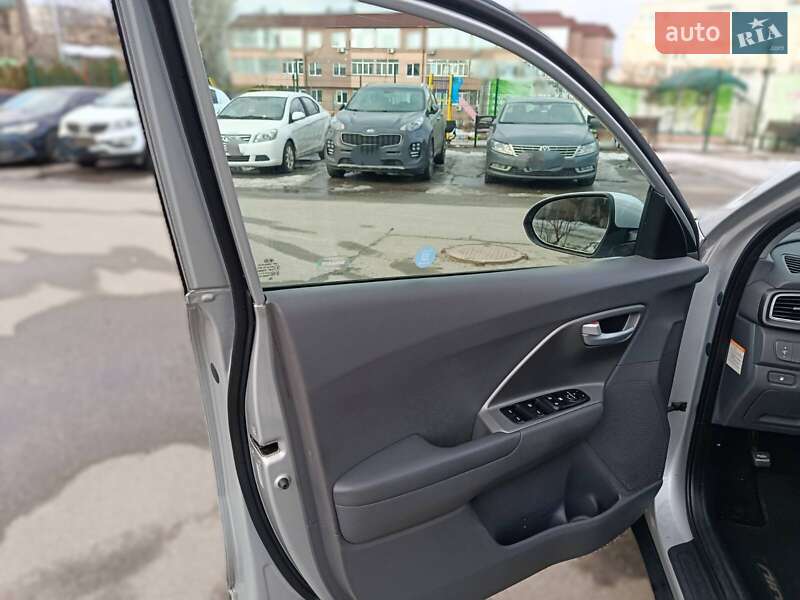 Позашляховик / Кросовер Kia Niro 2018 в Києві