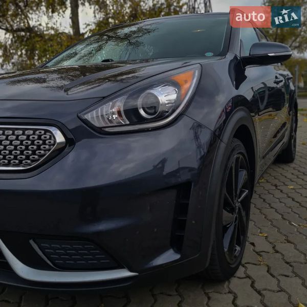 Внедорожник / Кроссовер Kia Niro 2017 в Кременчуге
