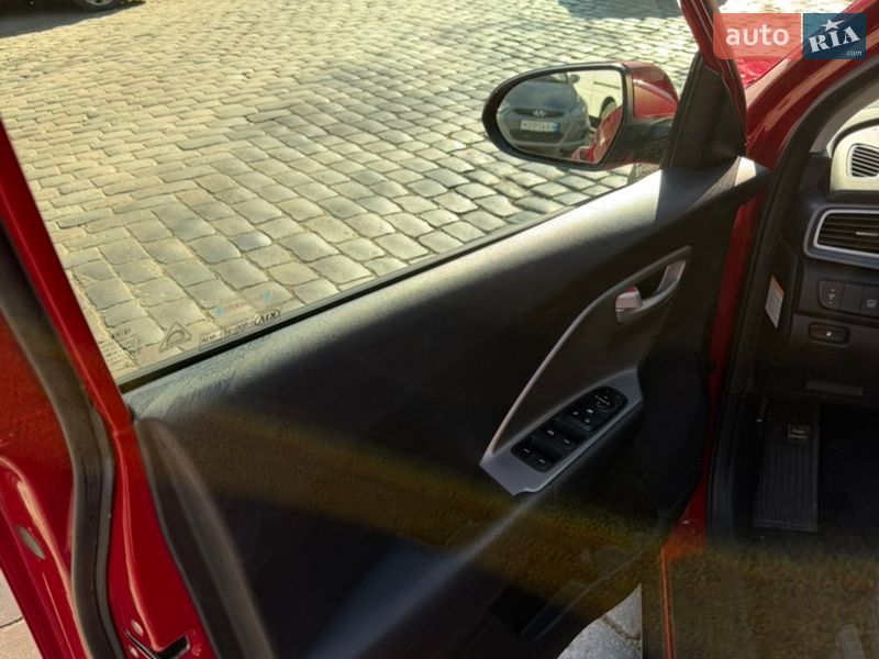 Позашляховик / Кросовер Kia Niro 2018 в Одесі