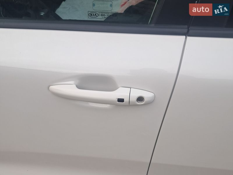 Позашляховик / Кросовер Kia Niro 2017 в Золочеві фото 7 Позашляховик / Кросовер Kia Niro 2017 в Золочеві