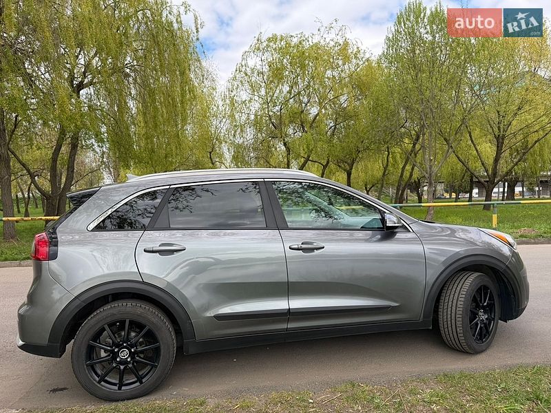Внедорожник / Кроссовер Kia Niro 2017 в Ровно