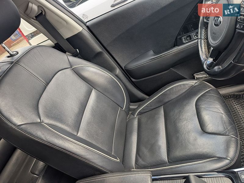 Внедорожник / Кроссовер Kia Niro 2019 в Сваляве
