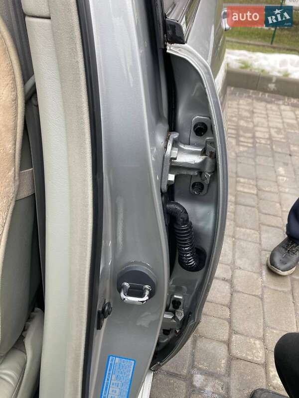 Седан Kia Opirus 2005 в Кропивницькому