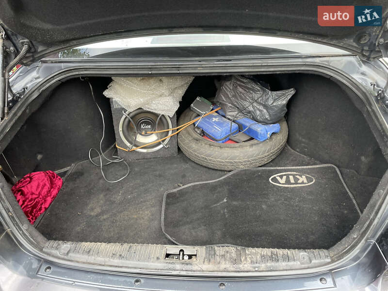 Седан Kia Opirus 2004 в Василькове