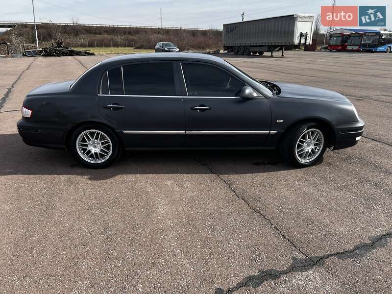 Седан Kia Opirus 2005 в Ужгороді