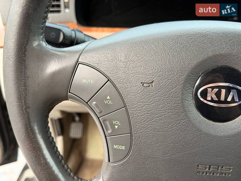 Седан Kia Opirus 2006 в Киеве