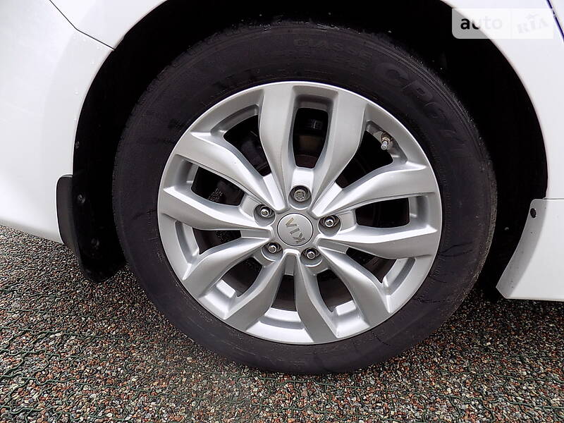 Седан Kia Optima 2015 в Києві