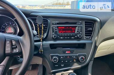 Седан Kia Optima 2012 в 