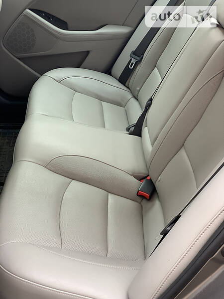 Седан Kia Optima 2014 в Кривому Розі