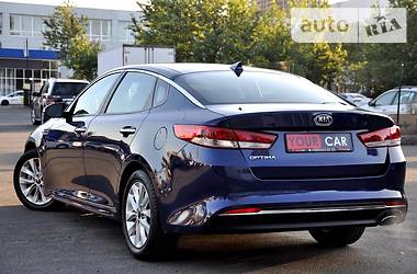 Седан Kia Optima 2016 в Киеве