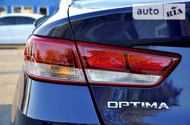 Седан Kia Optima 2016 в Киеве