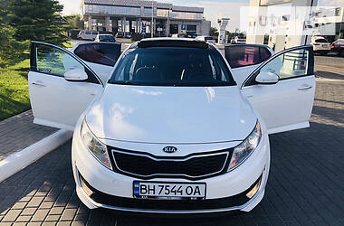 Седан Kia Optima 2013 в 