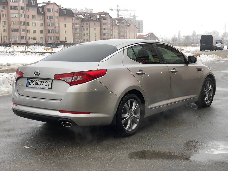 Седан Kia Optima 2011 в Киеве
