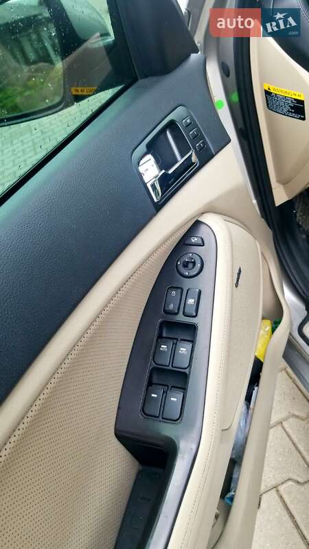 Седан Kia Optima 2013 в Киеве