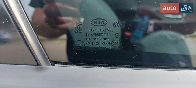 Седан Kia Optima 2014 в Киеве