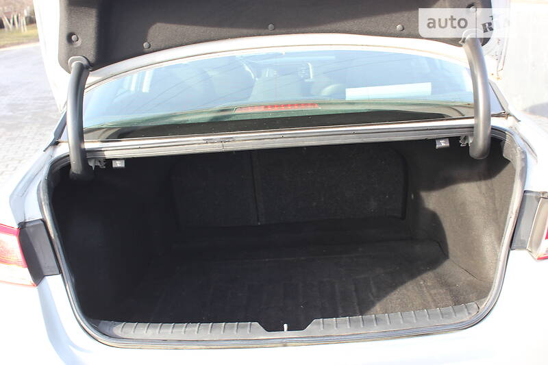 Седан Kia Optima 2017 в Дунаевцах