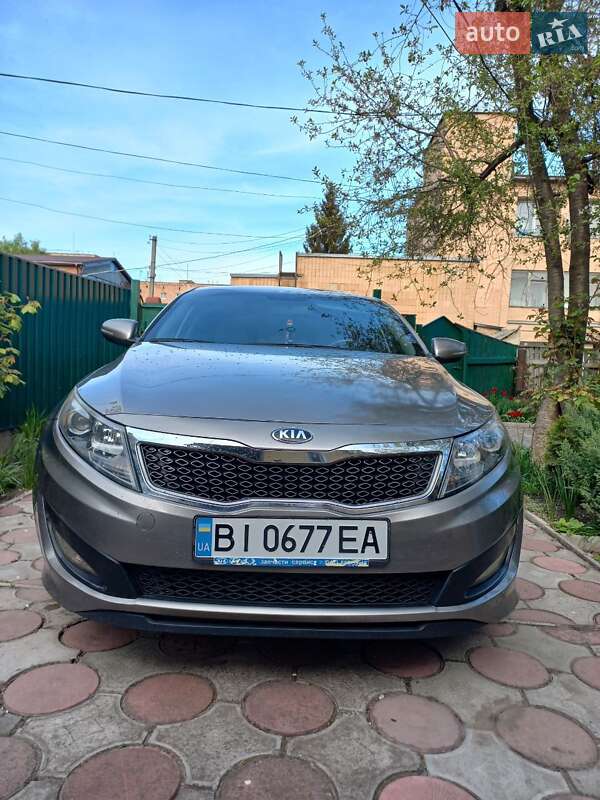 Седан Kia Optima 2013 в Гадяче