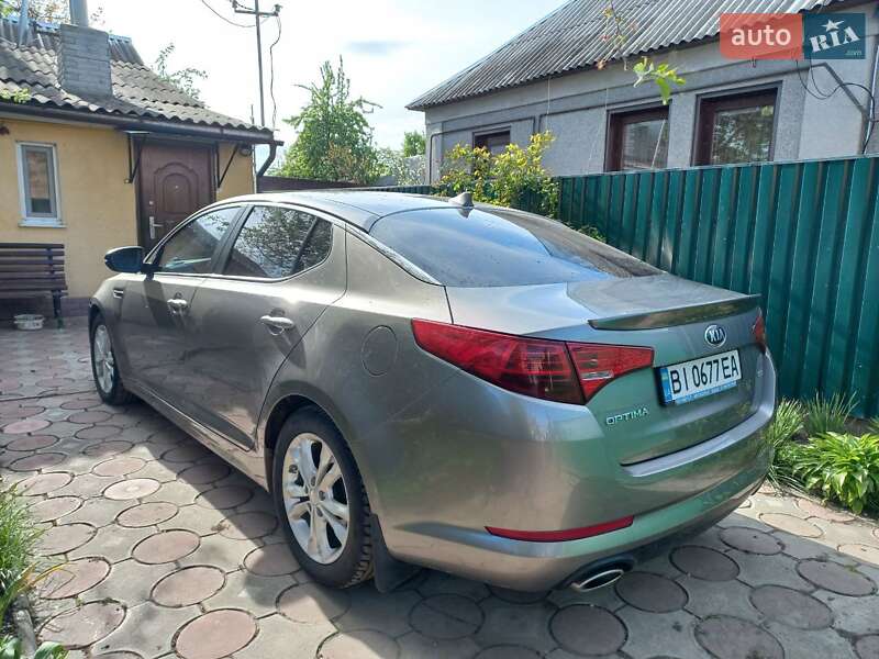 Седан Kia Optima 2013 в Гадяче