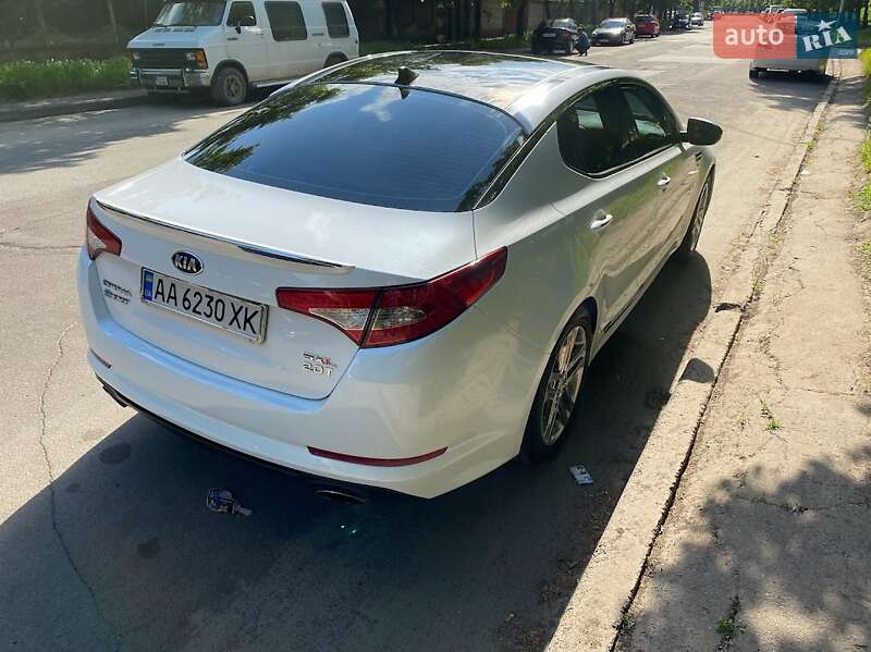 Седан Kia Optima 2012 в Киеве