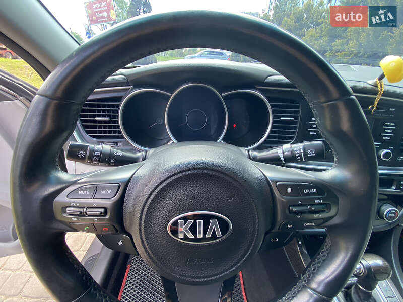 Седан Kia Optima 2015 в Львове