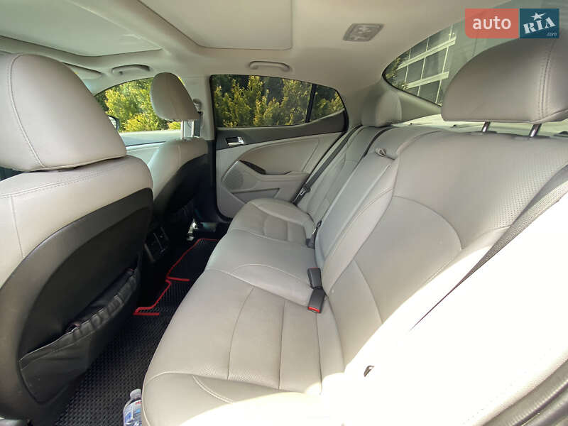 Седан Kia Optima 2015 в Львове