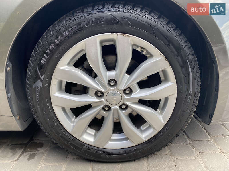 Седан Kia Optima 2015 в Львове