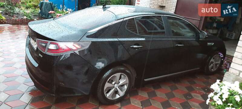 Седан Kia Optima 2015 в Тростянце