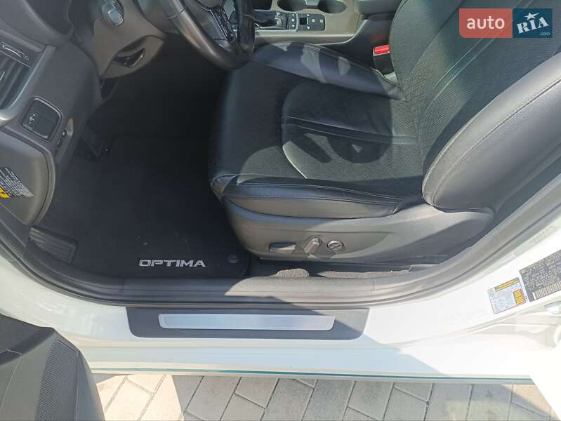 Седан Kia Optima 2017 в Ровно