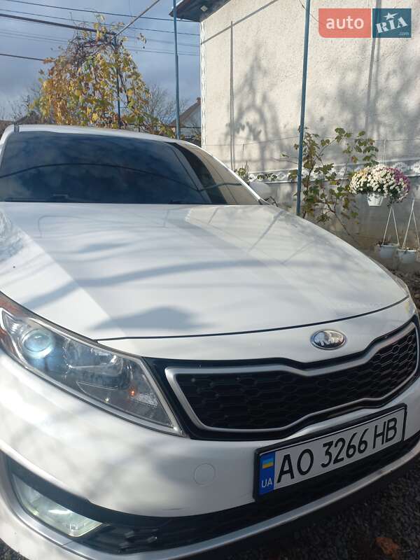 Седан Kia Optima 2013 в Мукачево