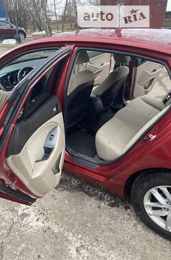 Седан Kia Optima 2013 в 