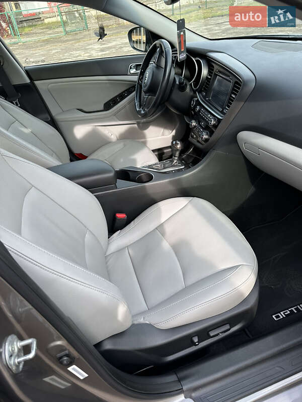 Седан Kia Optima 2014 в Рахове