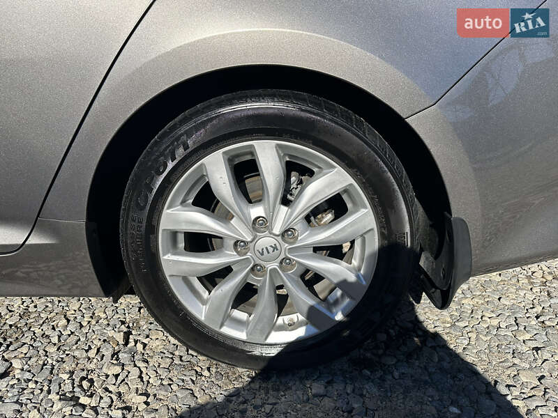 Седан Kia Optima 2014 в Рахове