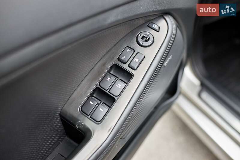 Седан Kia Optima 2013 в Киеве