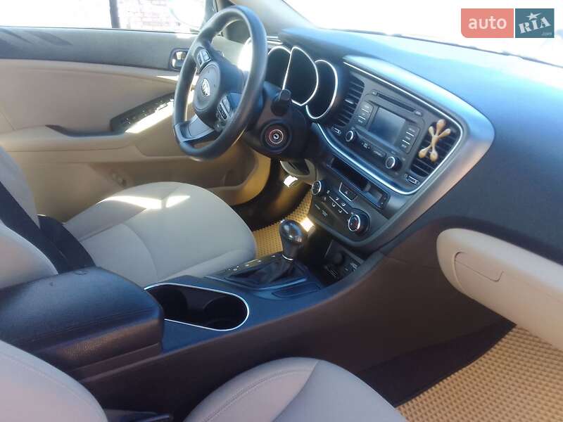 Седан Kia Optima 2015 в Изяславе