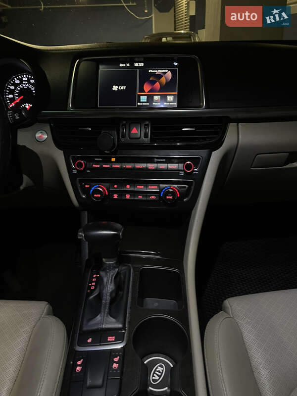 Седан Kia Optima 2016 в Киеве