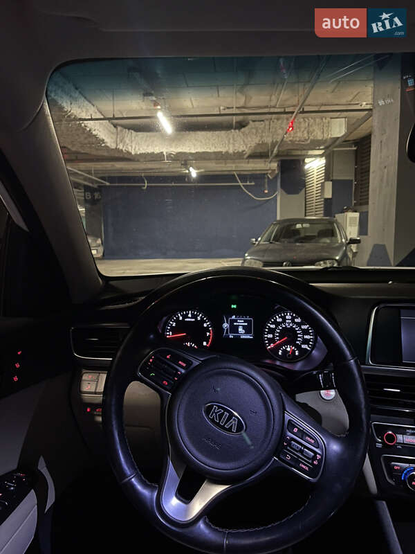 Седан Kia Optima 2016 в Киеве