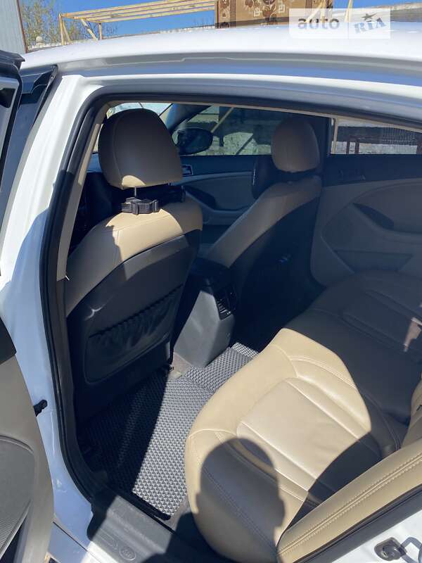 Седан Kia Optima 2010 в Мерефа